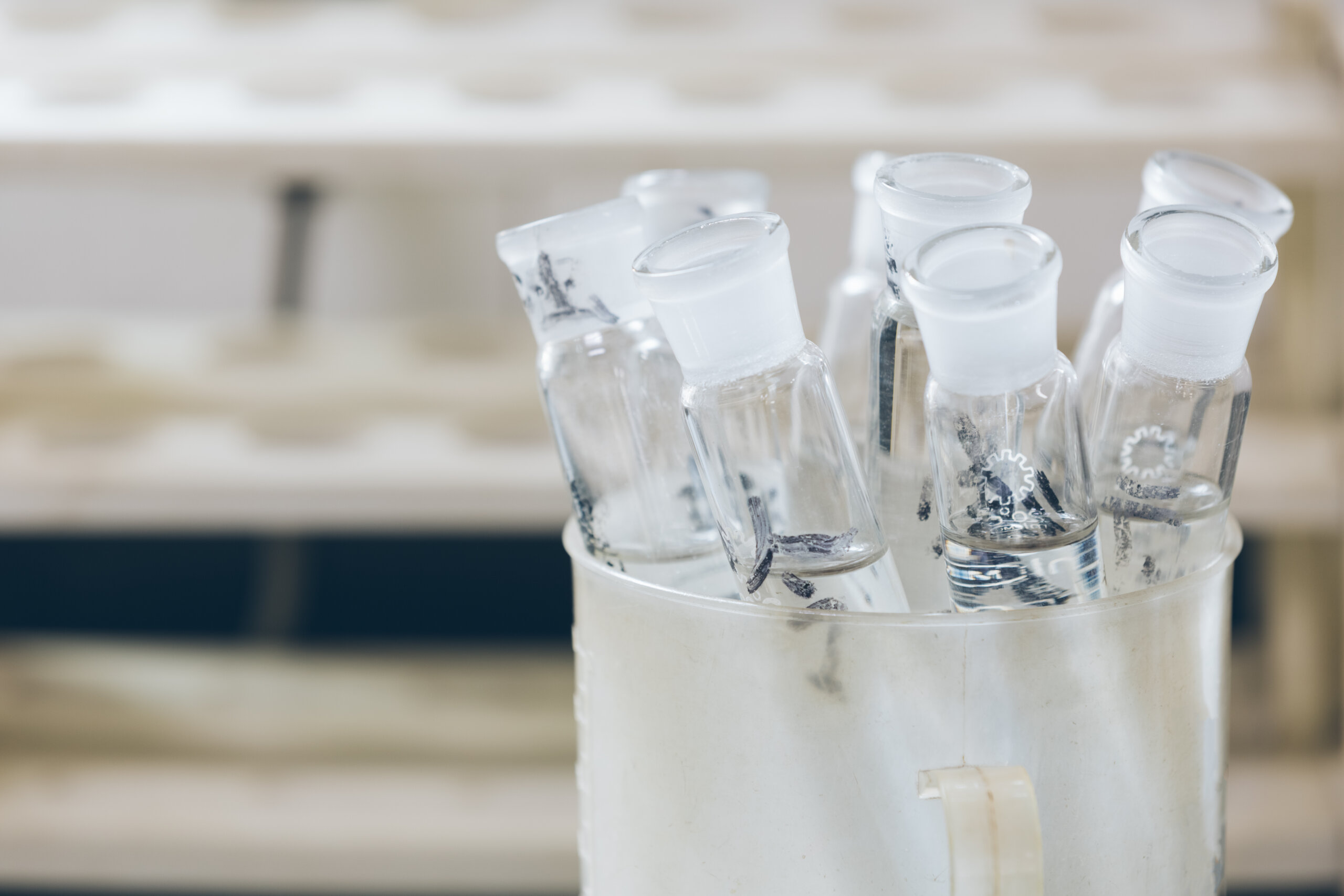 Equipamento e método para fracionamento de amostras de compostos complexos por adsorção seletiva