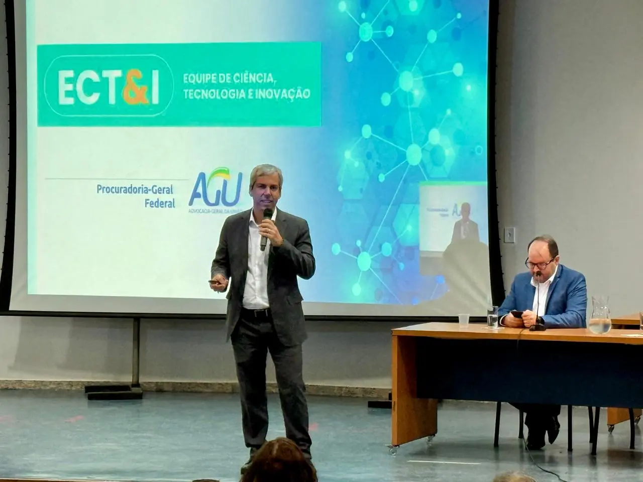 Procuradores da PGF ministram palestras sobre instrumentos jurídicos que dão suporte à inovação nas universidades