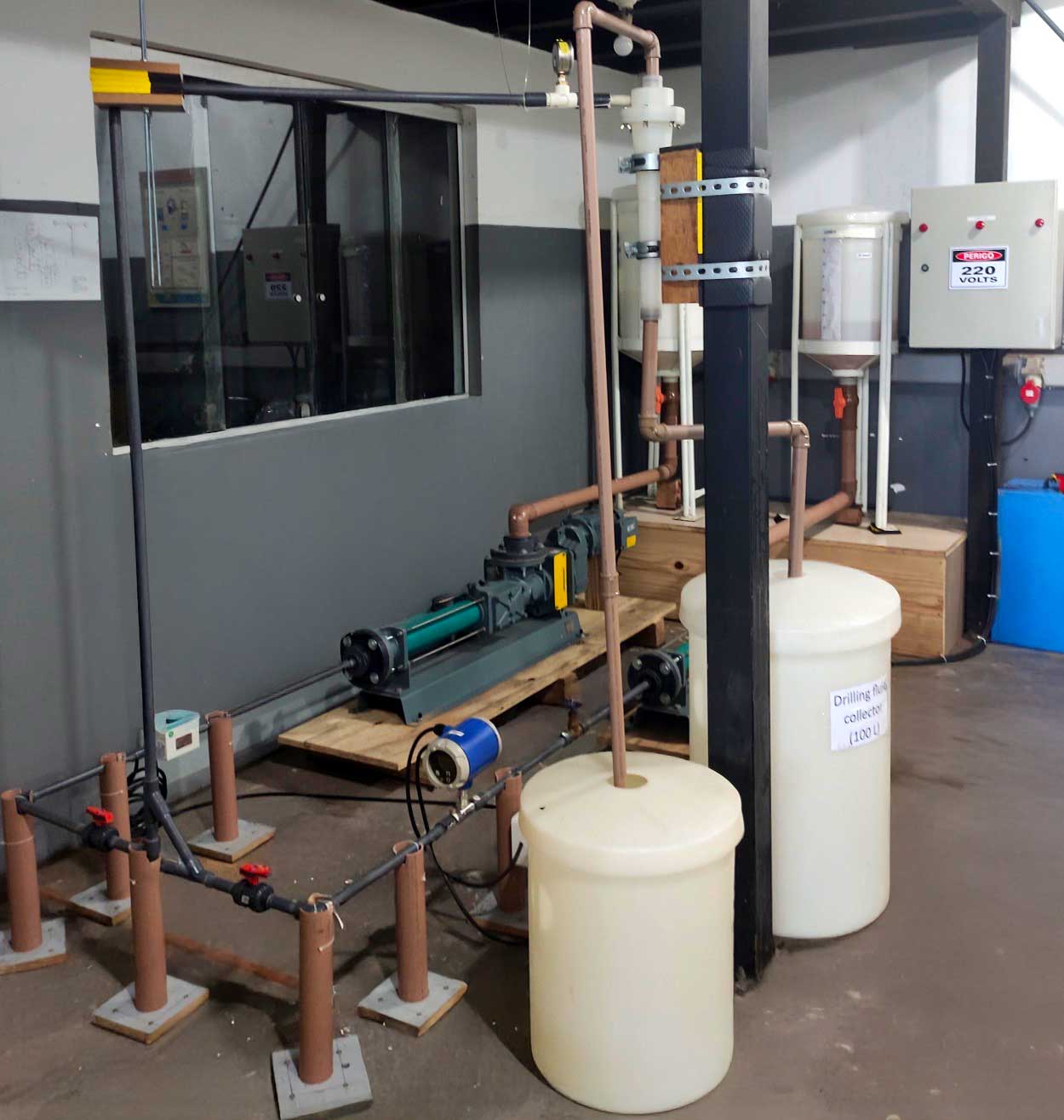 Processo para tratamento de resíduos de fluidos de perfuração de petróleos para reaproveitamento do óleo